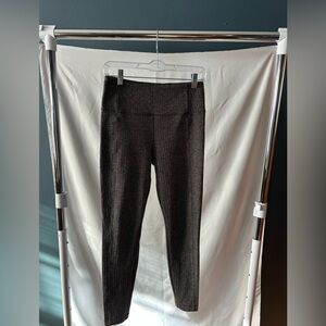 Athleta leggings with rear pockets. Size small